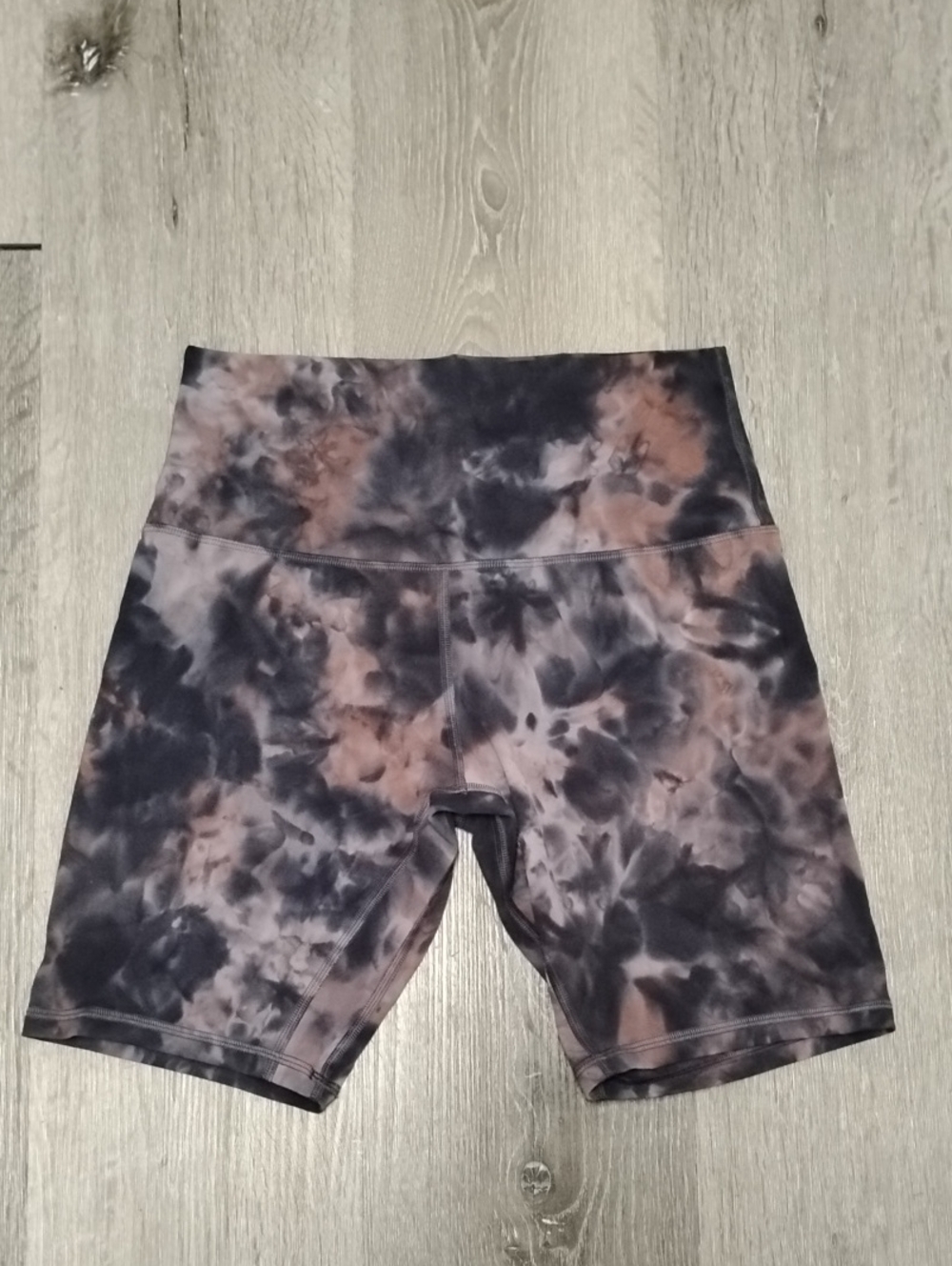 Lululemon High Rise Short 8"